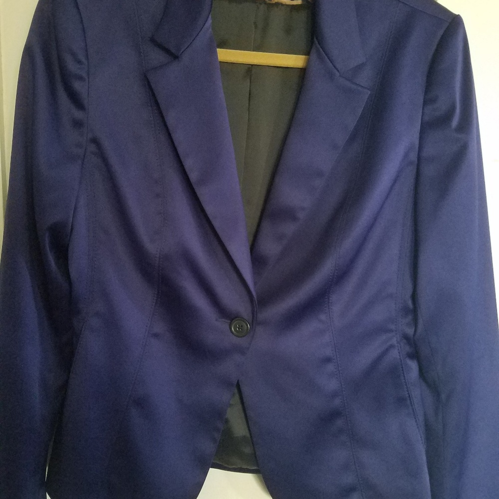 THIS ITEM HAS BEEN SOLD... SATIN LIKE BLAZER